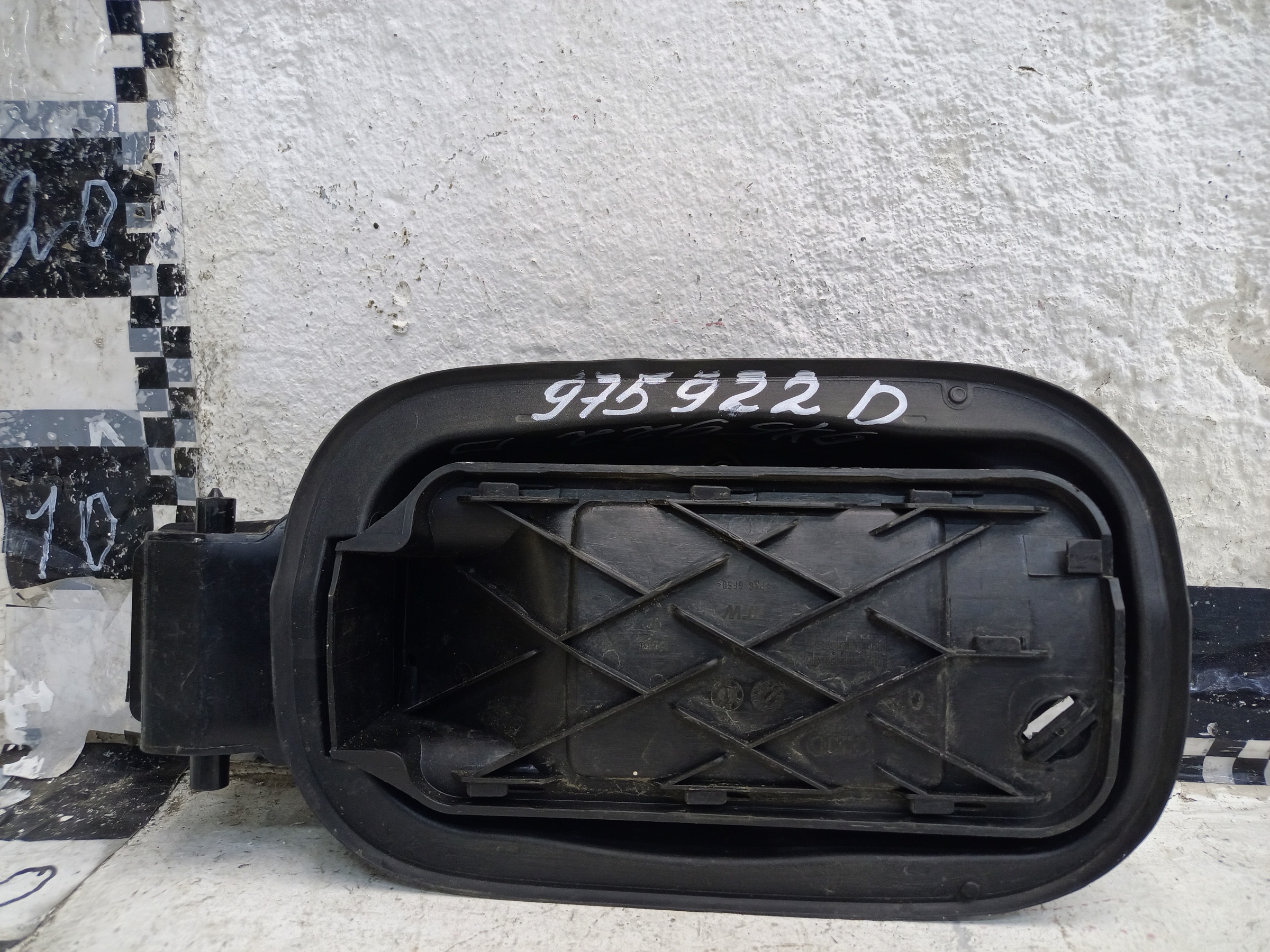 Лючок бензобака Audi Q7 2