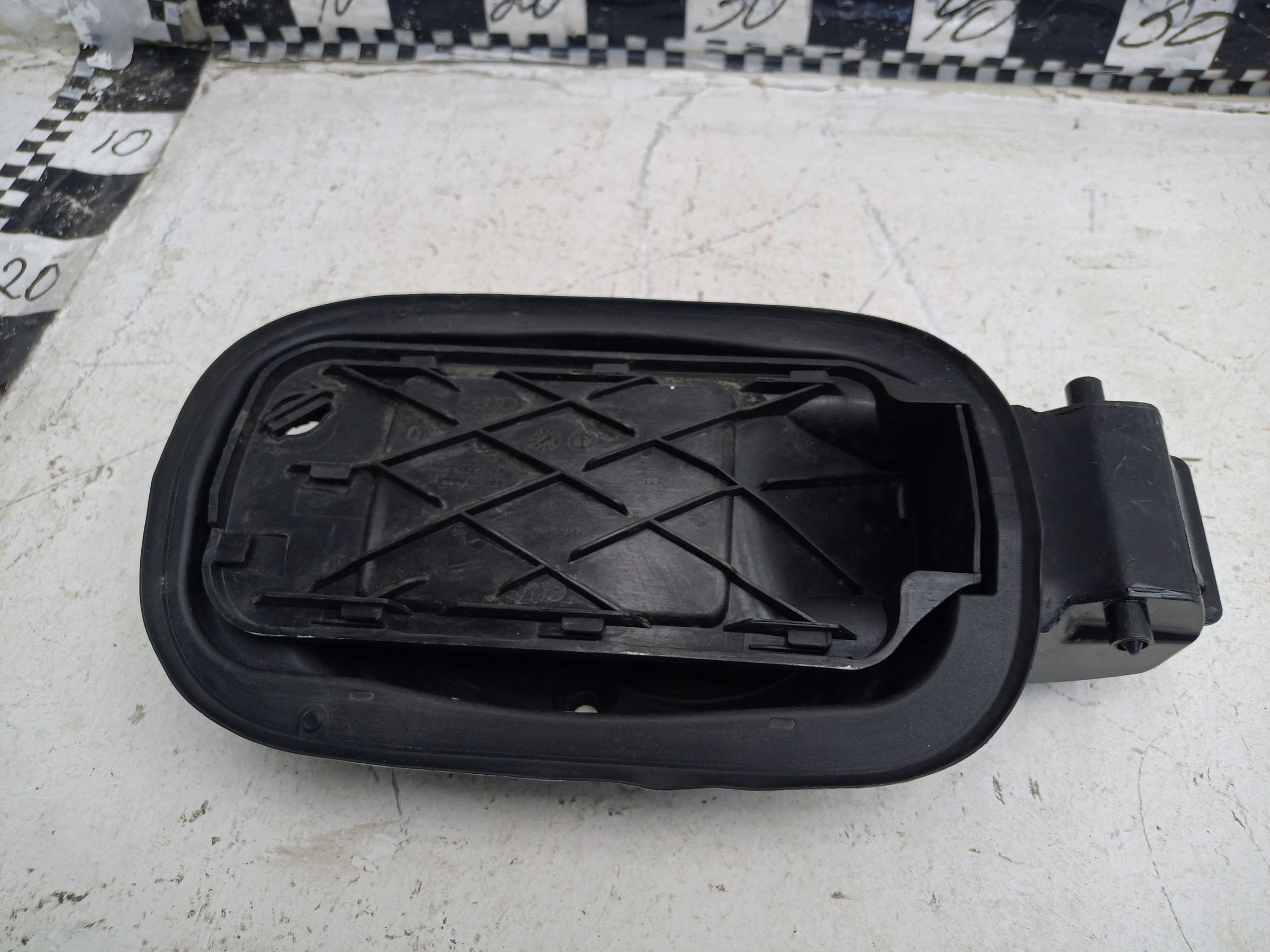 Лючок бензобака Audi Q7 2