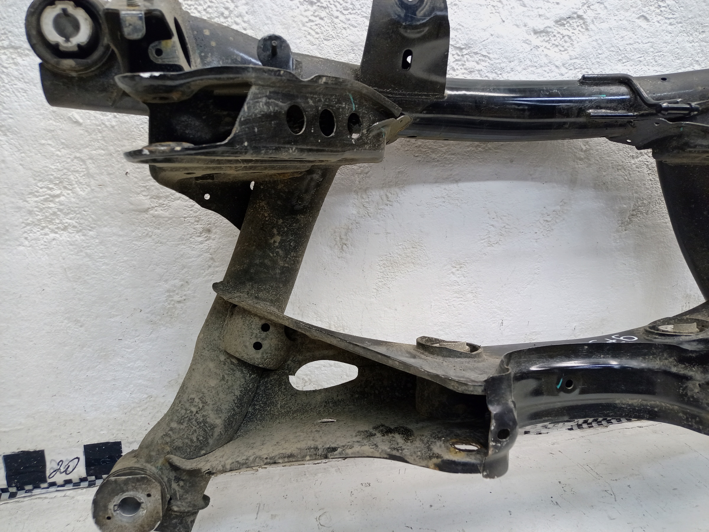 Подрамник задний Geely Monjaro