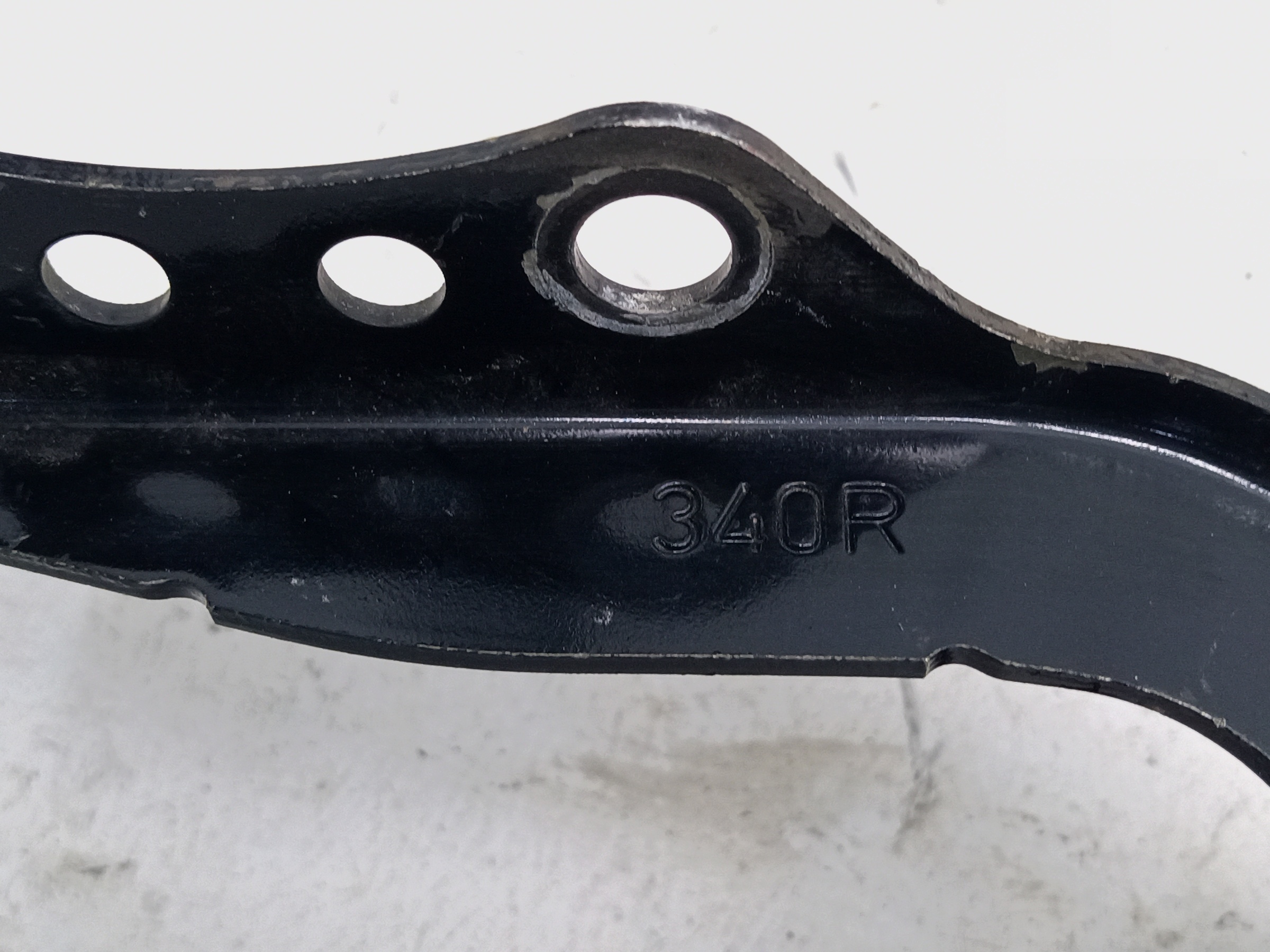 Петля капота правая Toyota RAV4 XA50
