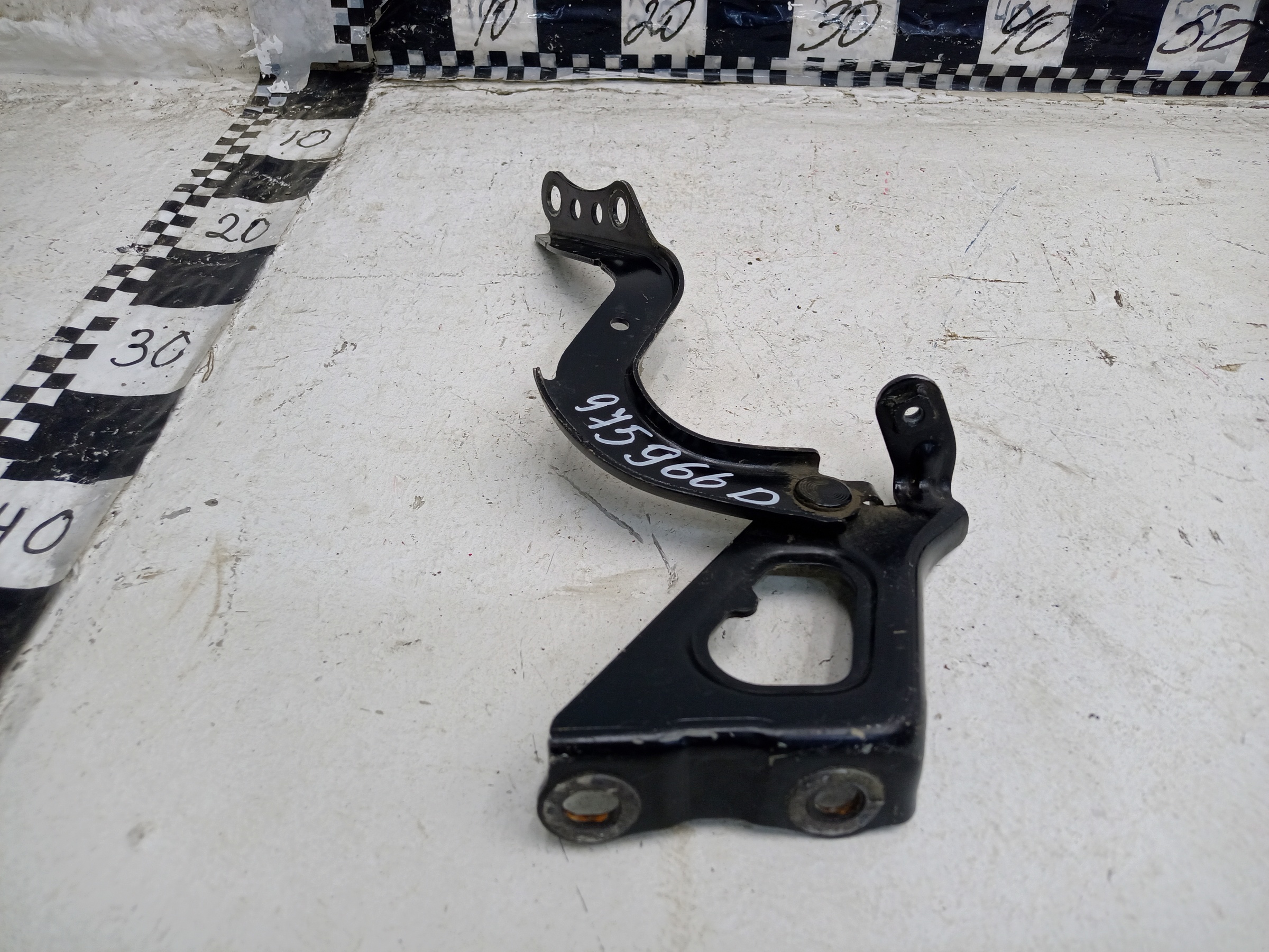 Петля капота правая Toyota RAV4 XA50