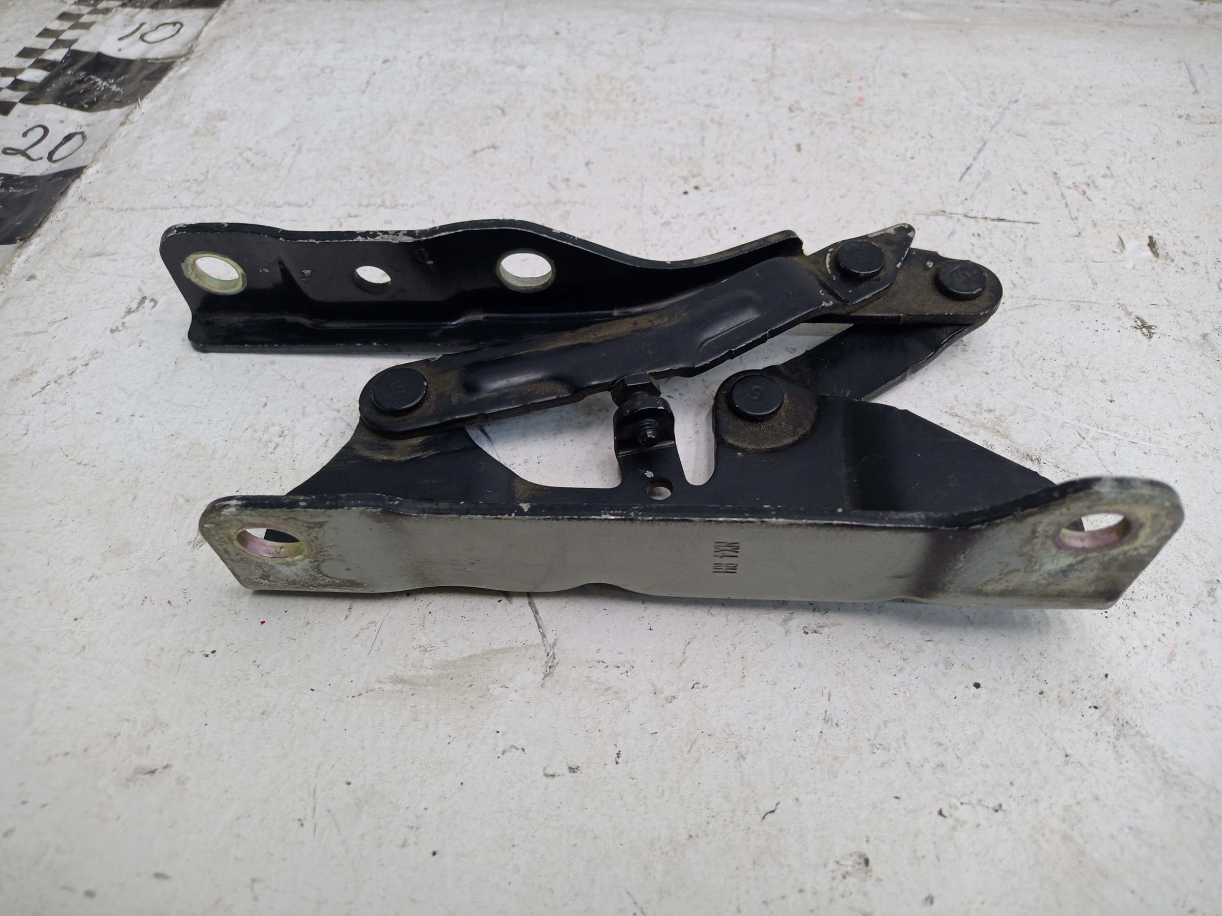 Петля капота правая Hyundai Tucson 4