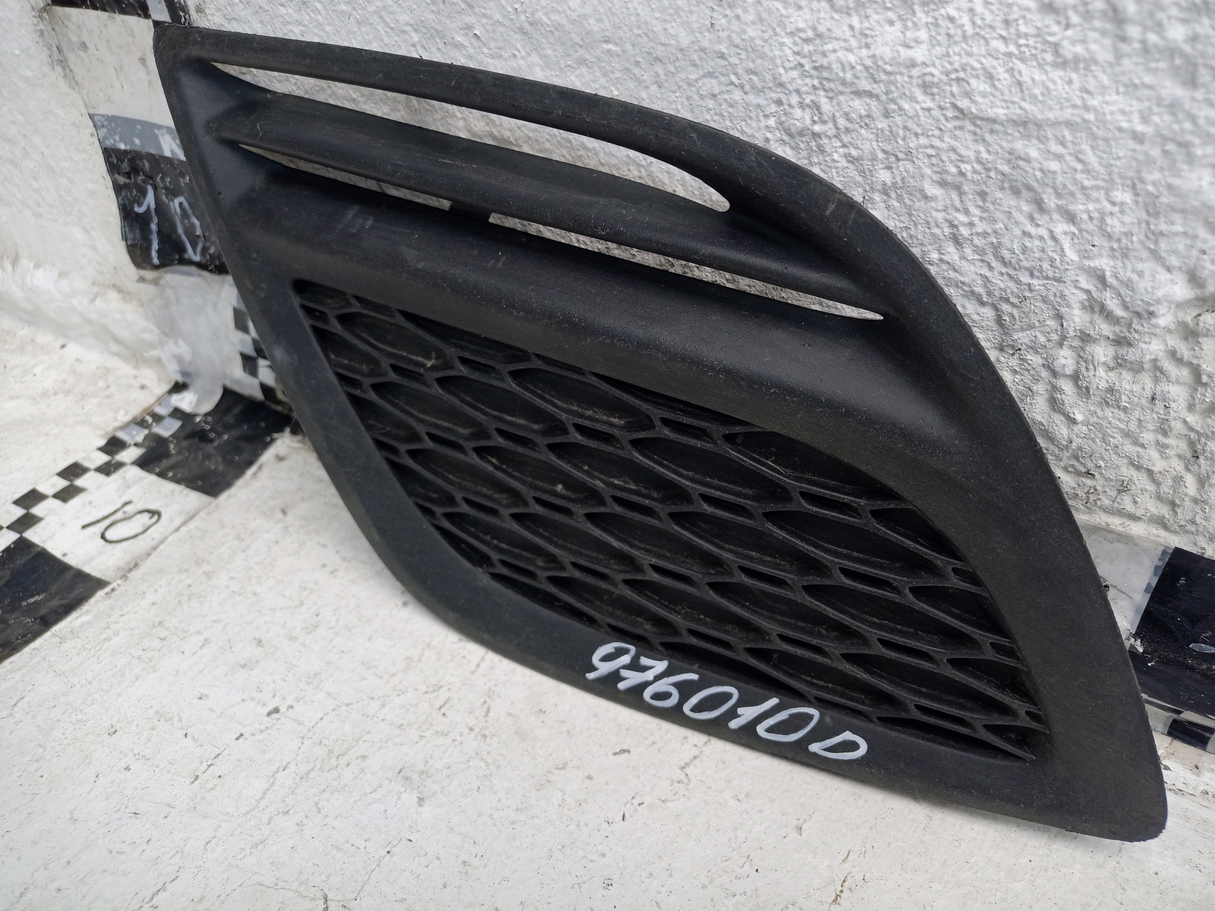 Решетка ререднего бампера правая Volvo XC60 1