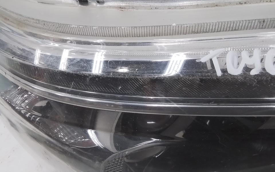 Фара передняя правая Toyota Hilux 8 LED ДХО