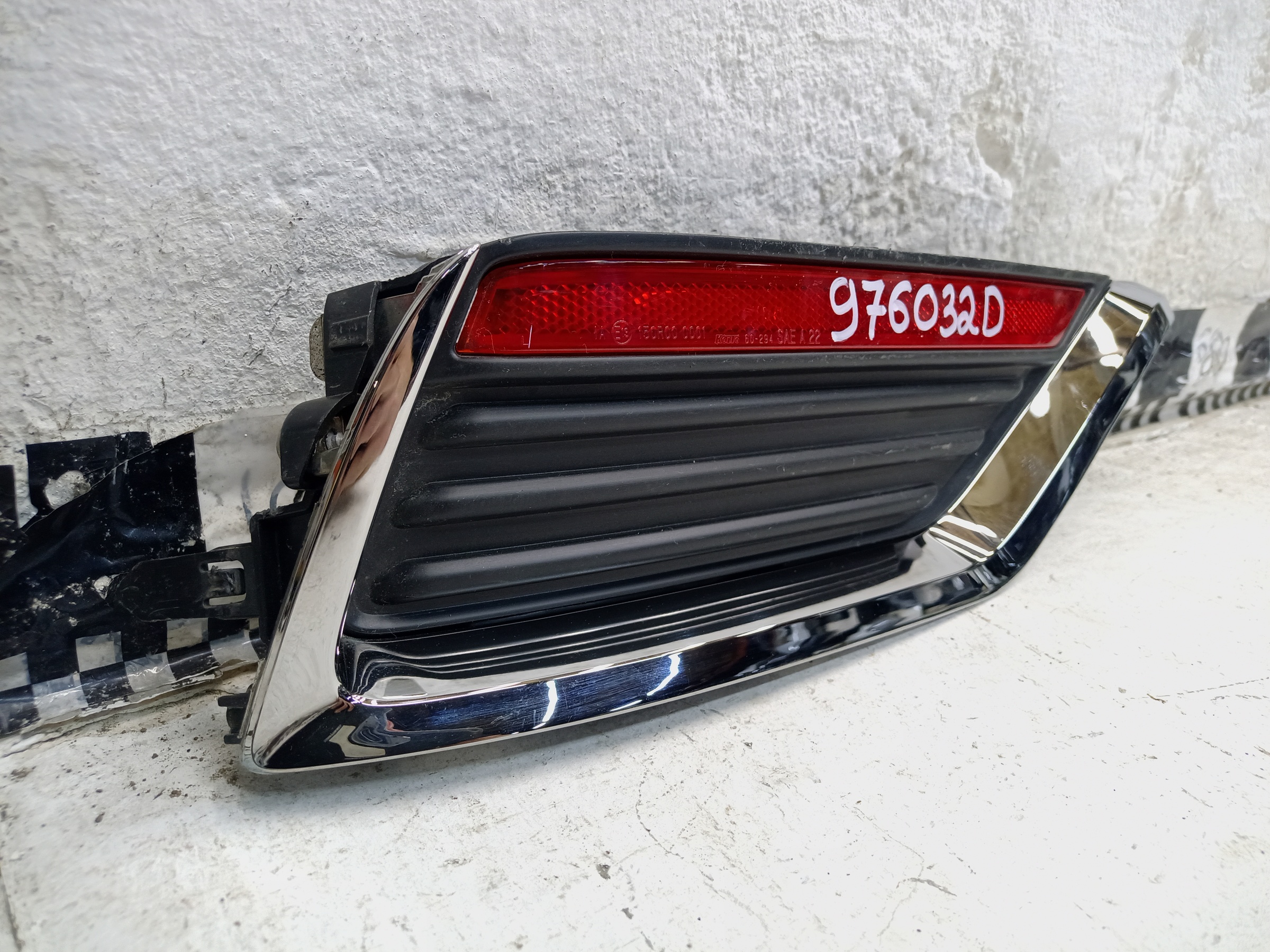 Накладка заднего бампера левая Toyota Land Cruiser 300