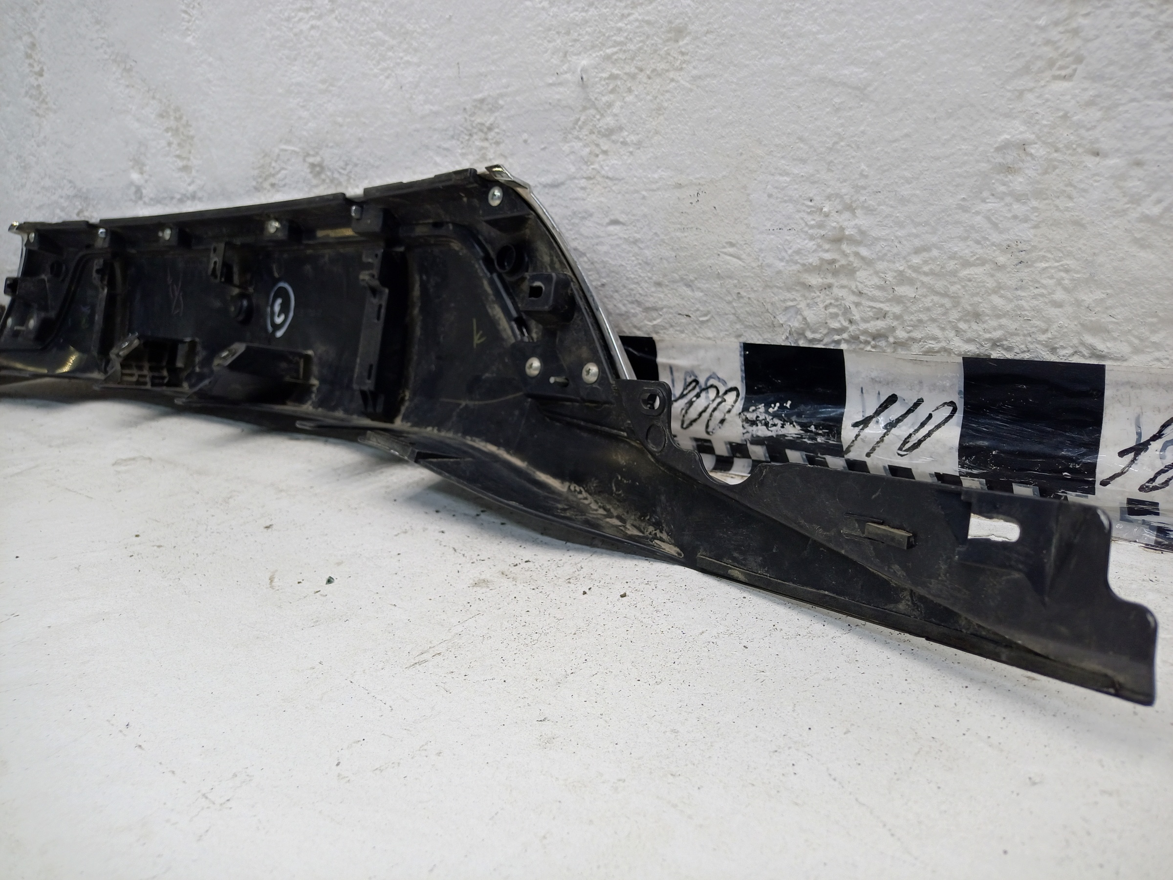 Накладка крышки багажника Mitsubishi Outlander 3 Restail 2