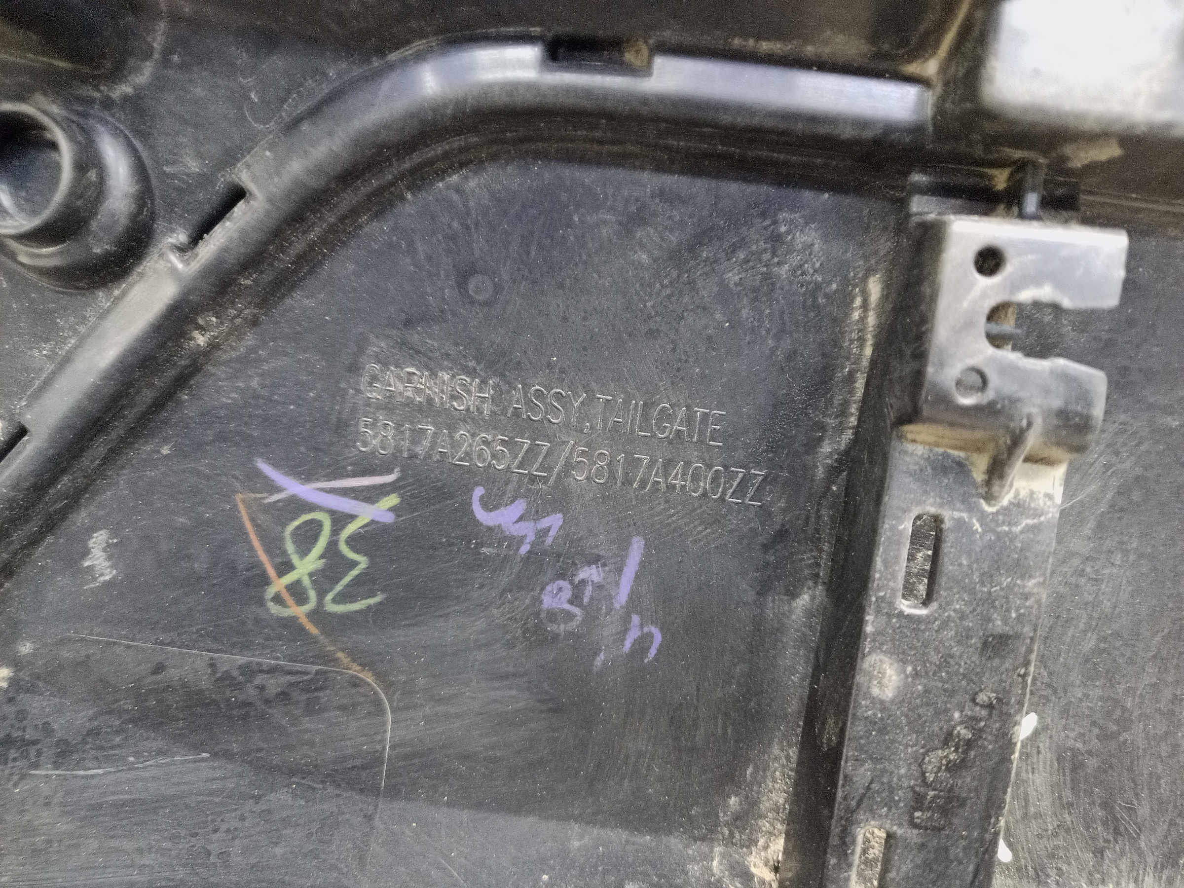 Накладка крышки багажника Mitsubishi Outlander 3 Restail 2