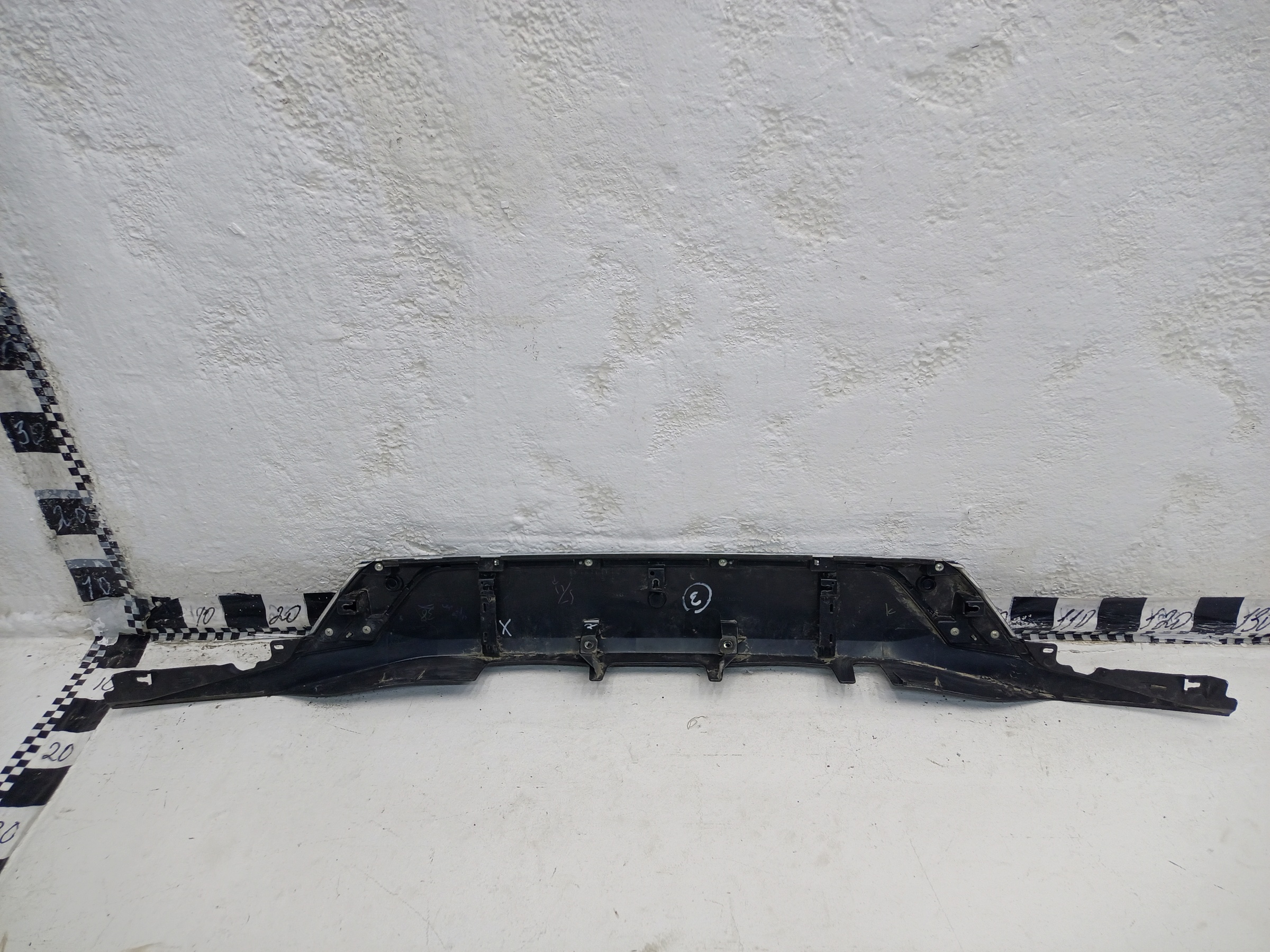 Накладка крышки багажника Mitsubishi Outlander 3 Restail 2