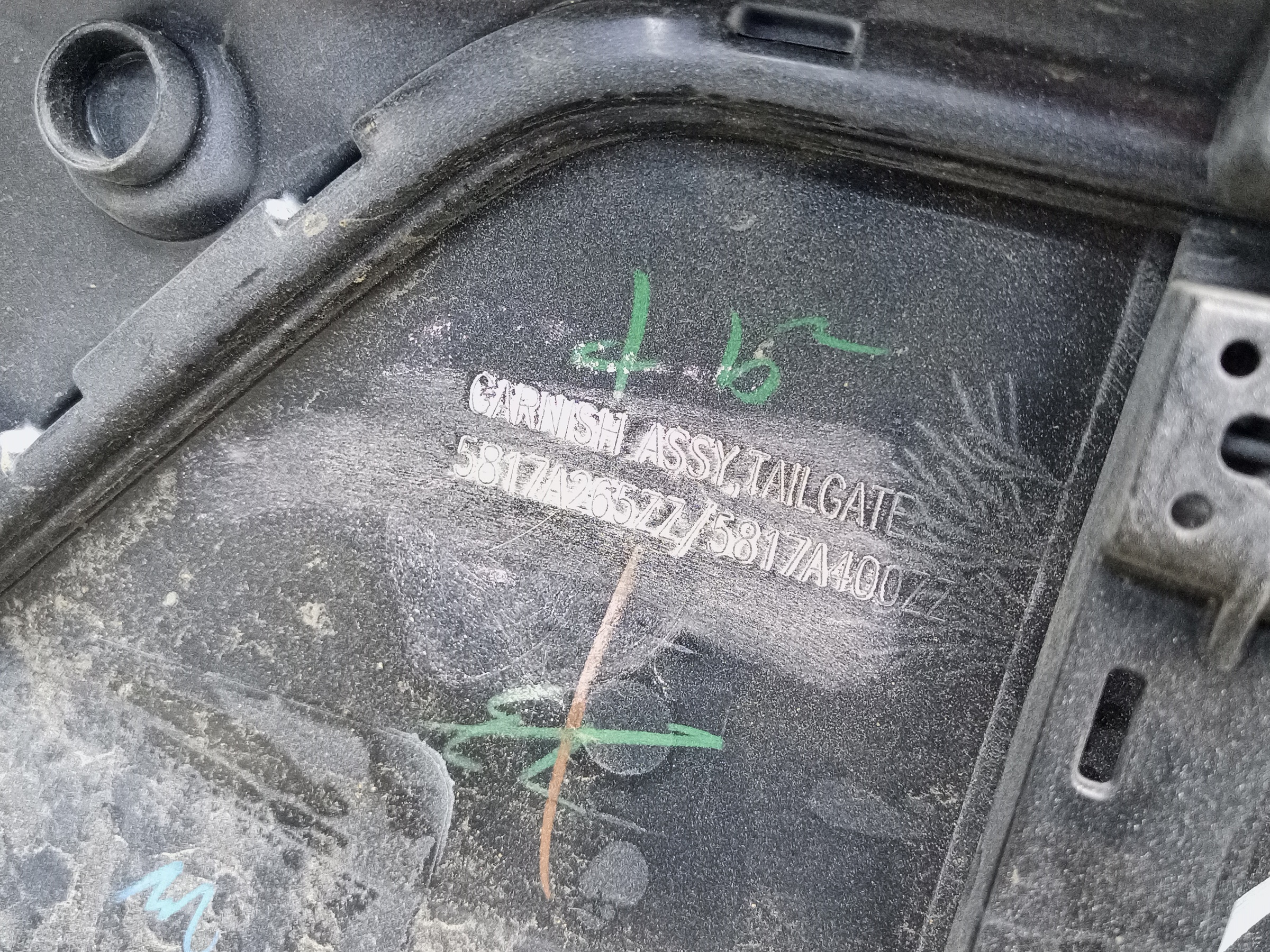 Накладка крышки багажника Mitsubishi Outlander 3 Restail 2