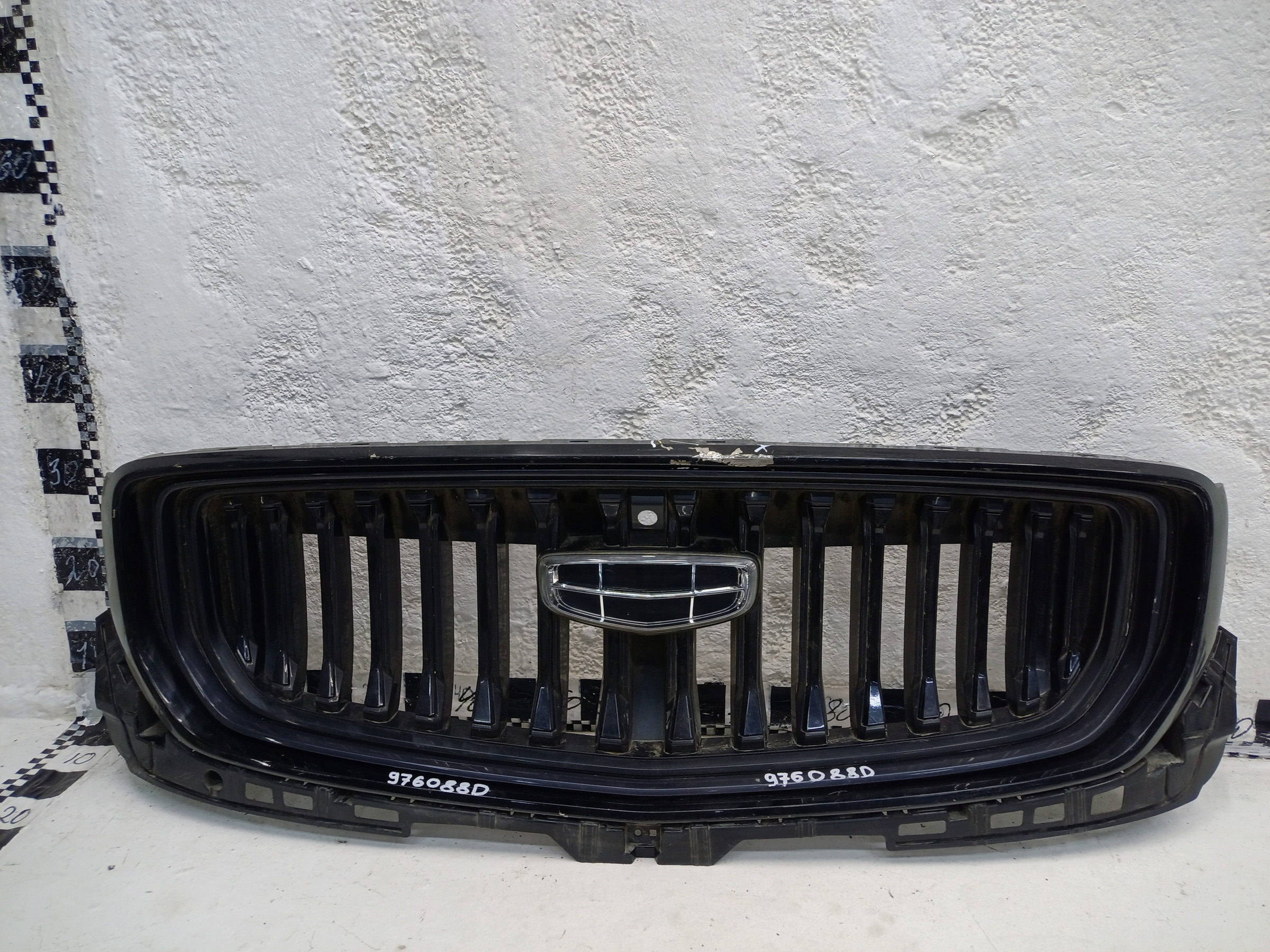 Решетка радиатора Geely Monjaro