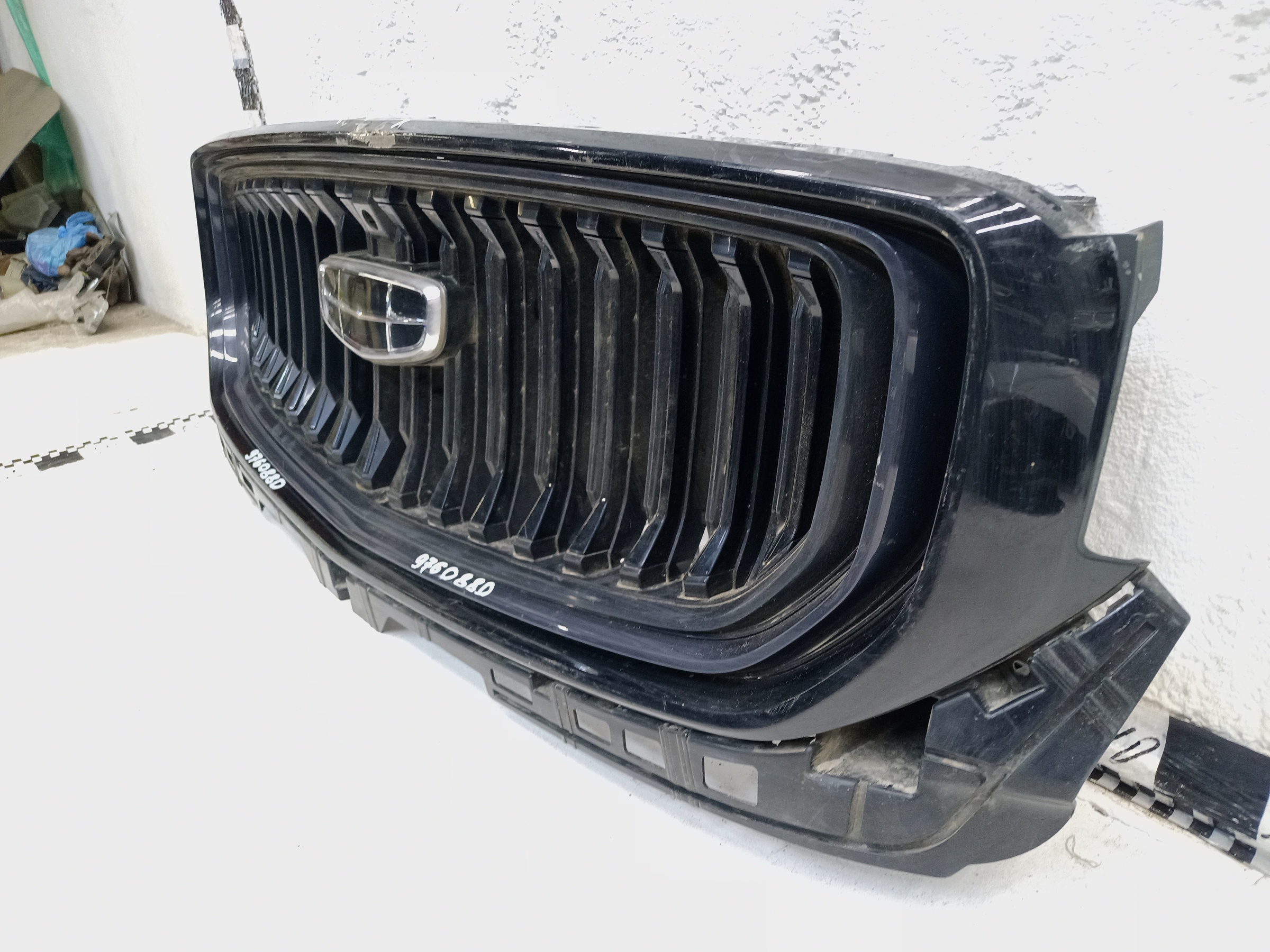 Решетка радиатора Geely Monjaro