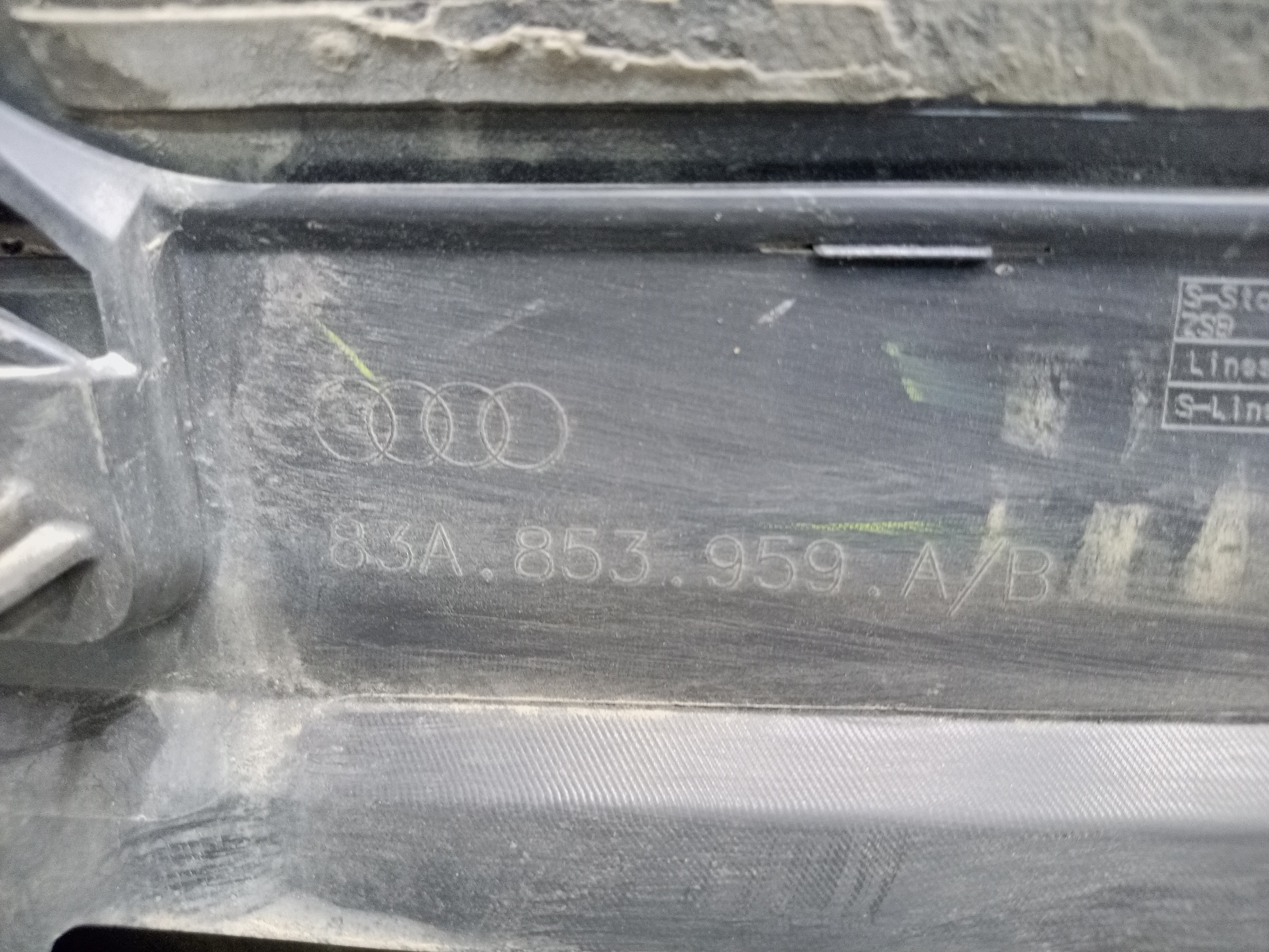 Накладка двери передней правой Audi Q3 2