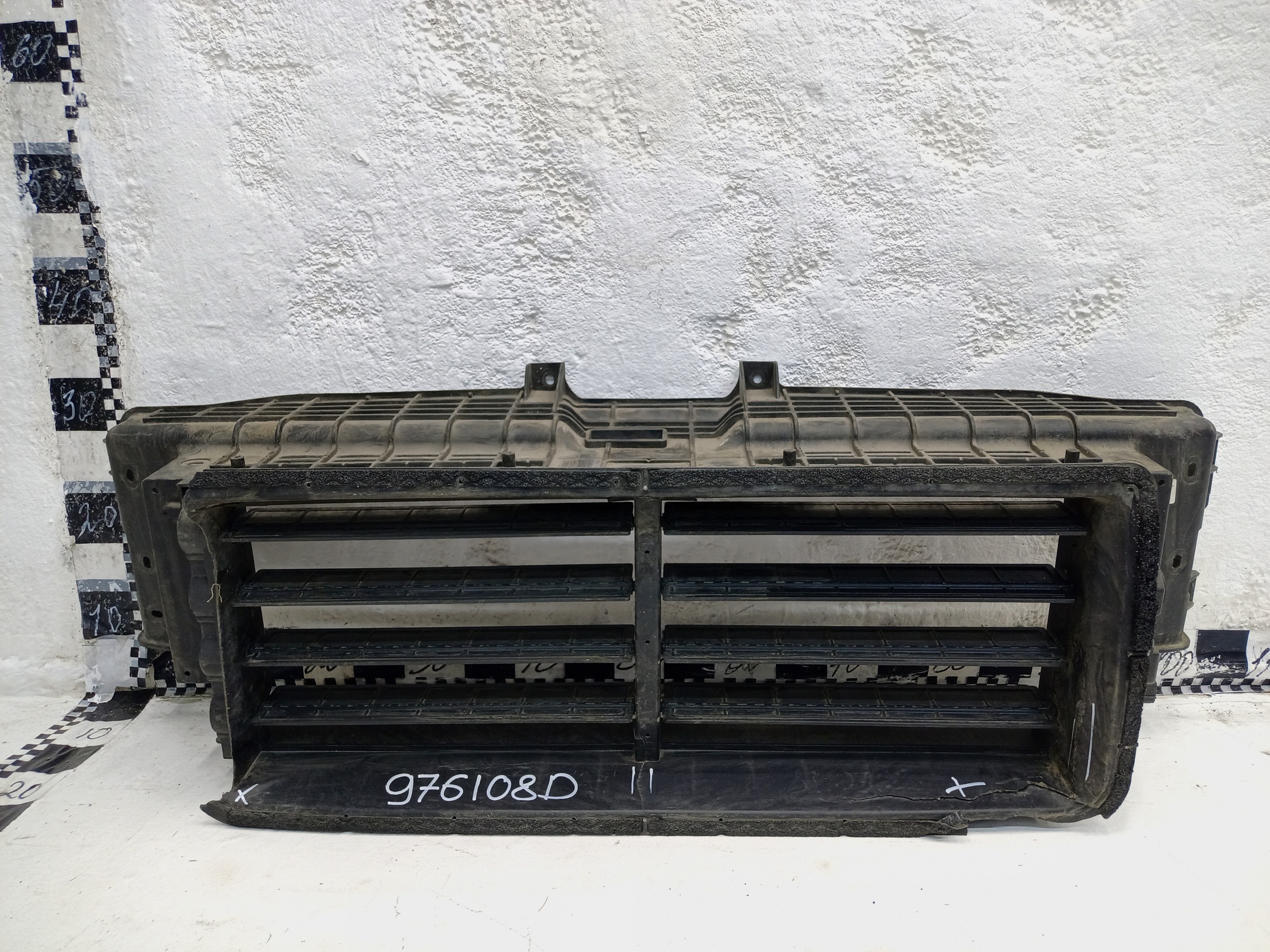 Жалюзи воздуховода Genesis GV70