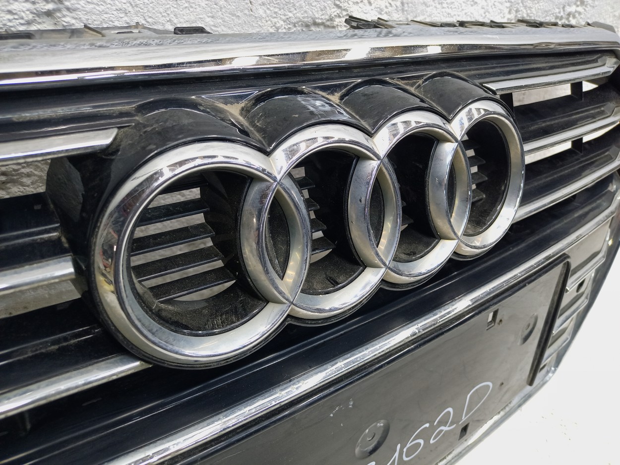 Решетка радиатора Audi A4 B9 China