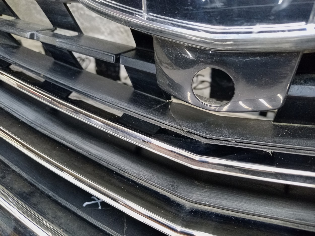 Решетка радиатора Geely Atlas Pro под камеру