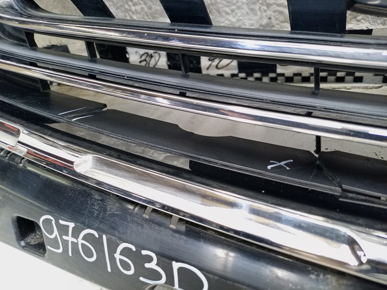 Решетка радиатора Geely Atlas Pro под камеру