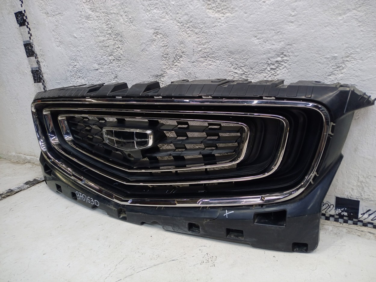 Решетка радиатора Geely Atlas Pro под камеру
