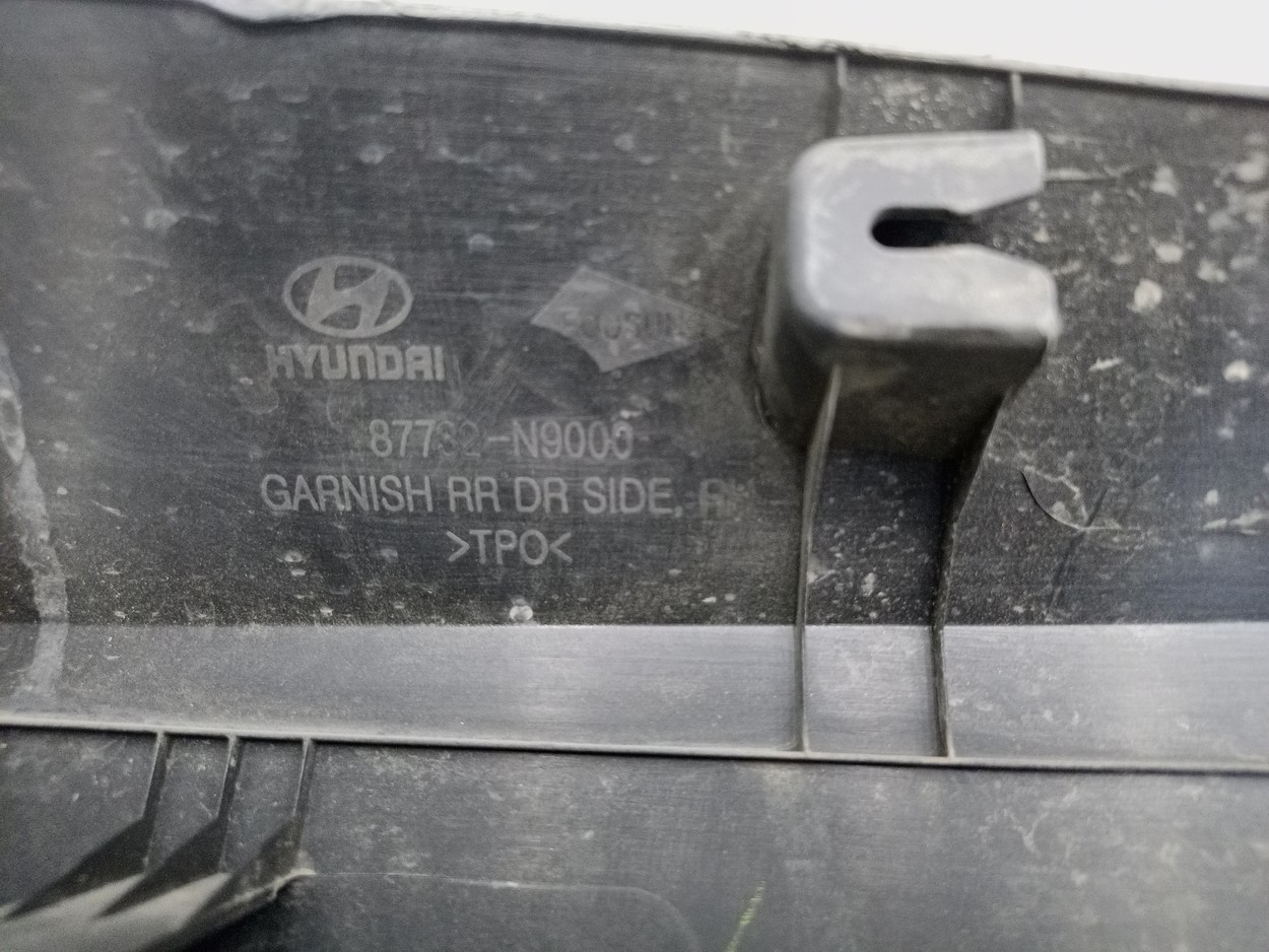 Накладка двери задней правой Hyundai Tucson 4