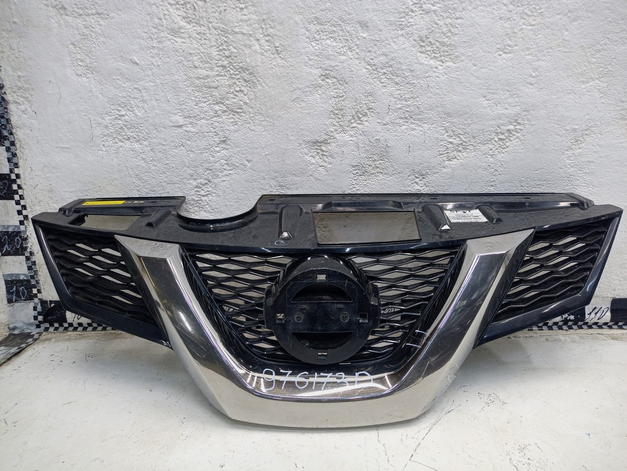 Решетка радиатора Nissan X-Trail T32