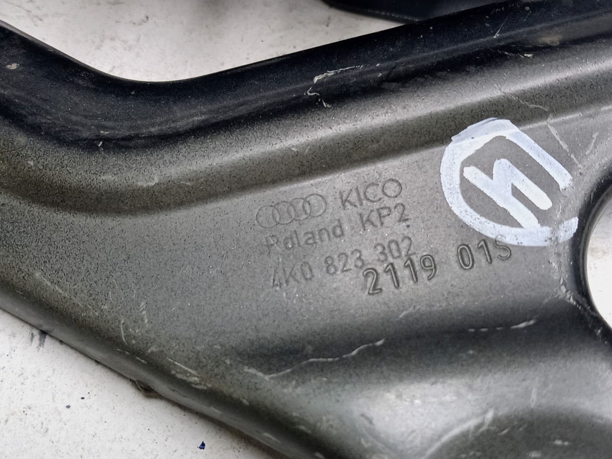 Петля капота правая Audi A6 C8