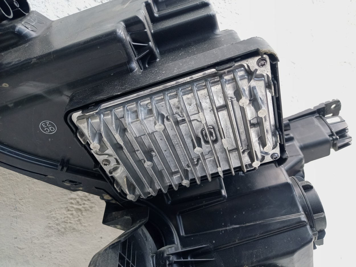 Фара передняя правая Geely Atlas 2 LED