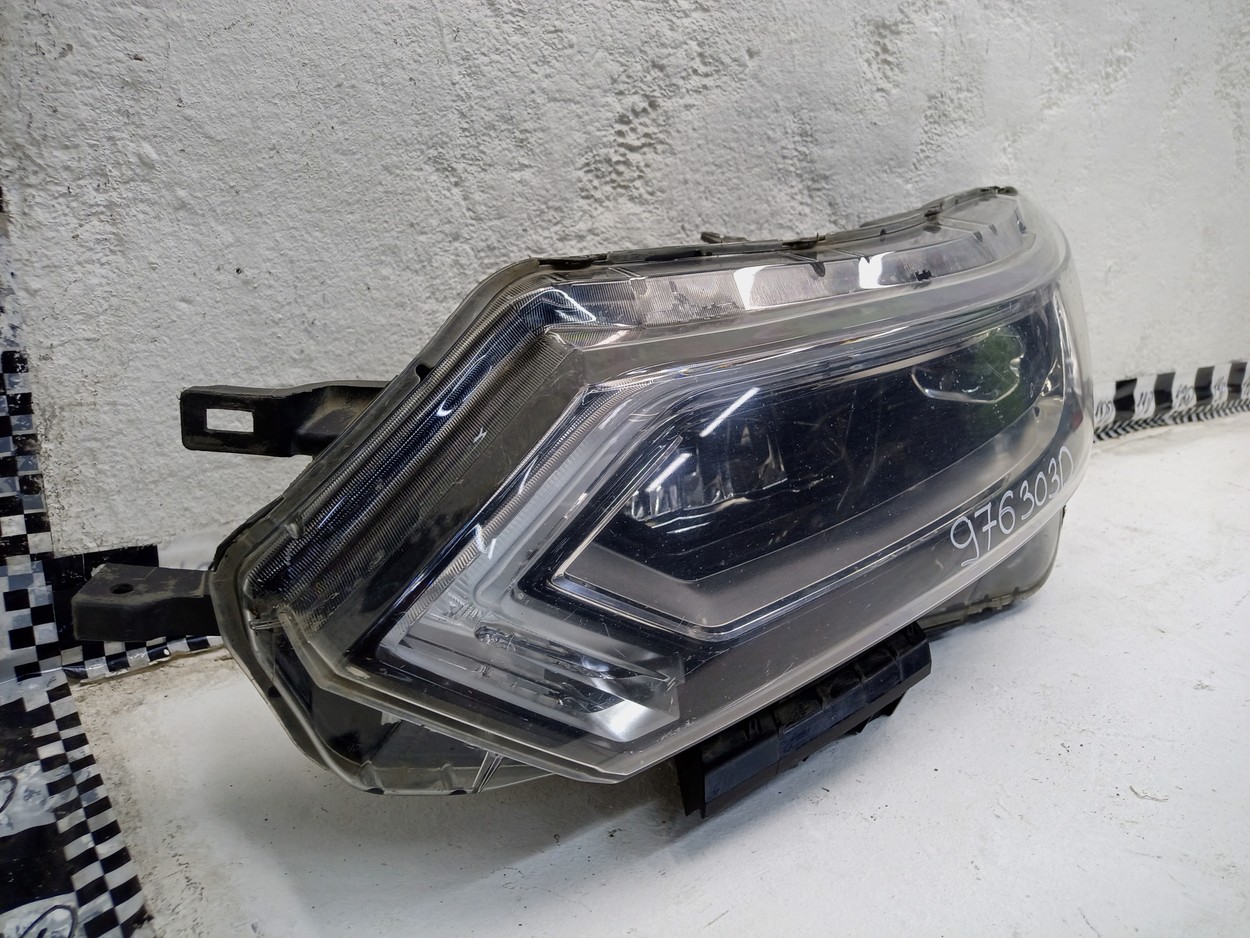 Фара передняя левая Nissan Qashqai 2 Restail LED