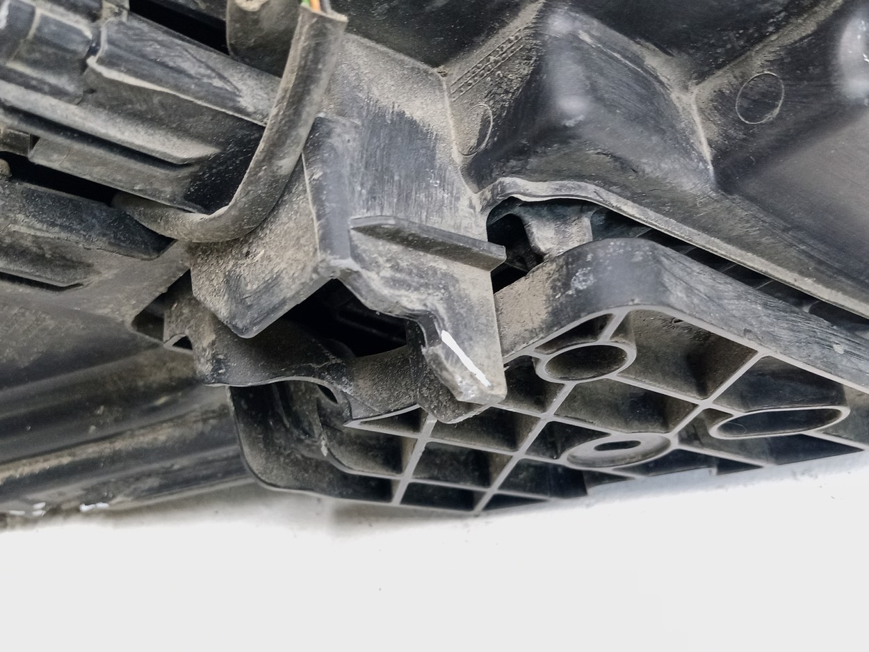 Фара передняя левая Nissan Qashqai 2 Restail LED