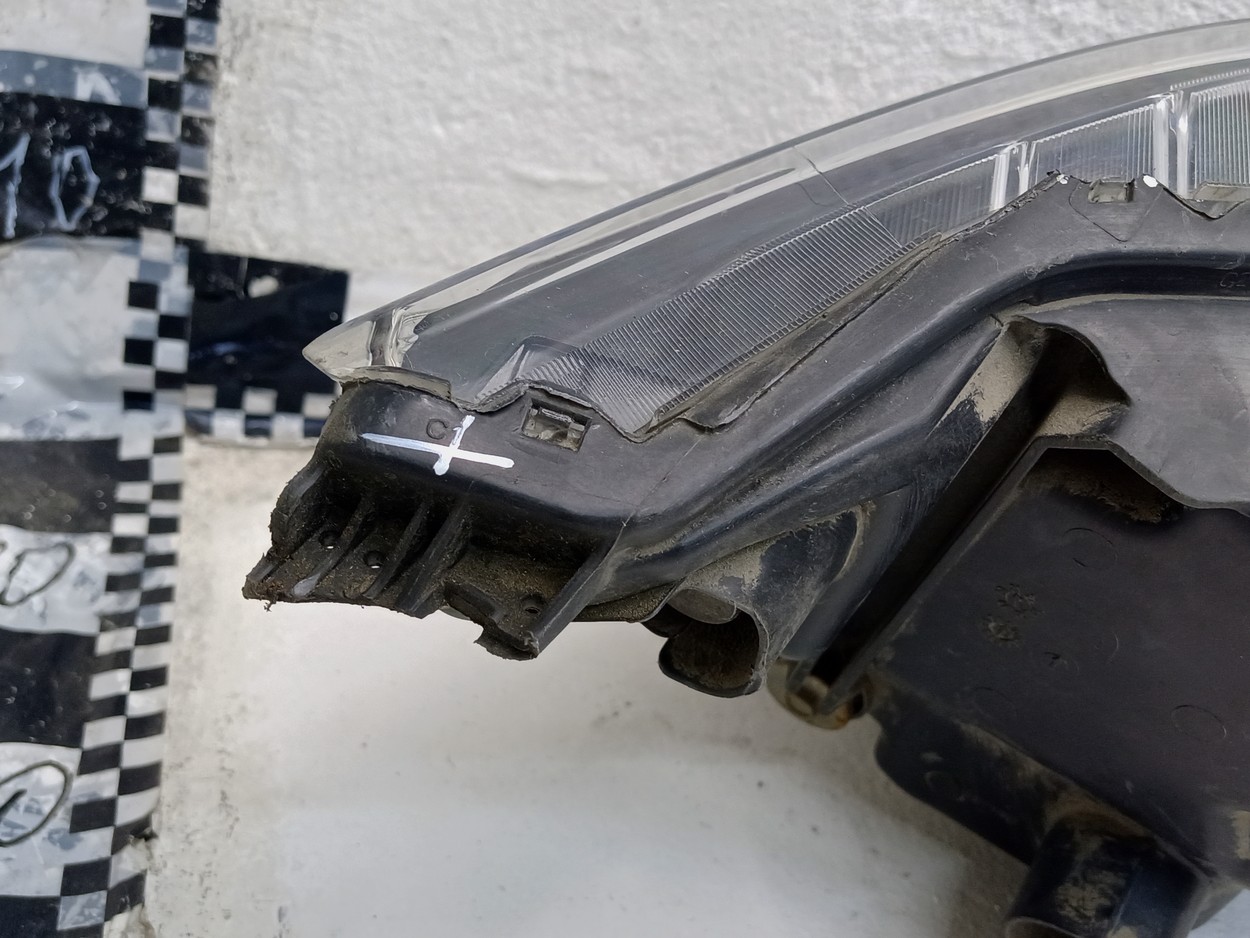 Фара передняя левая Nissan Qashqai 2 Restail LED