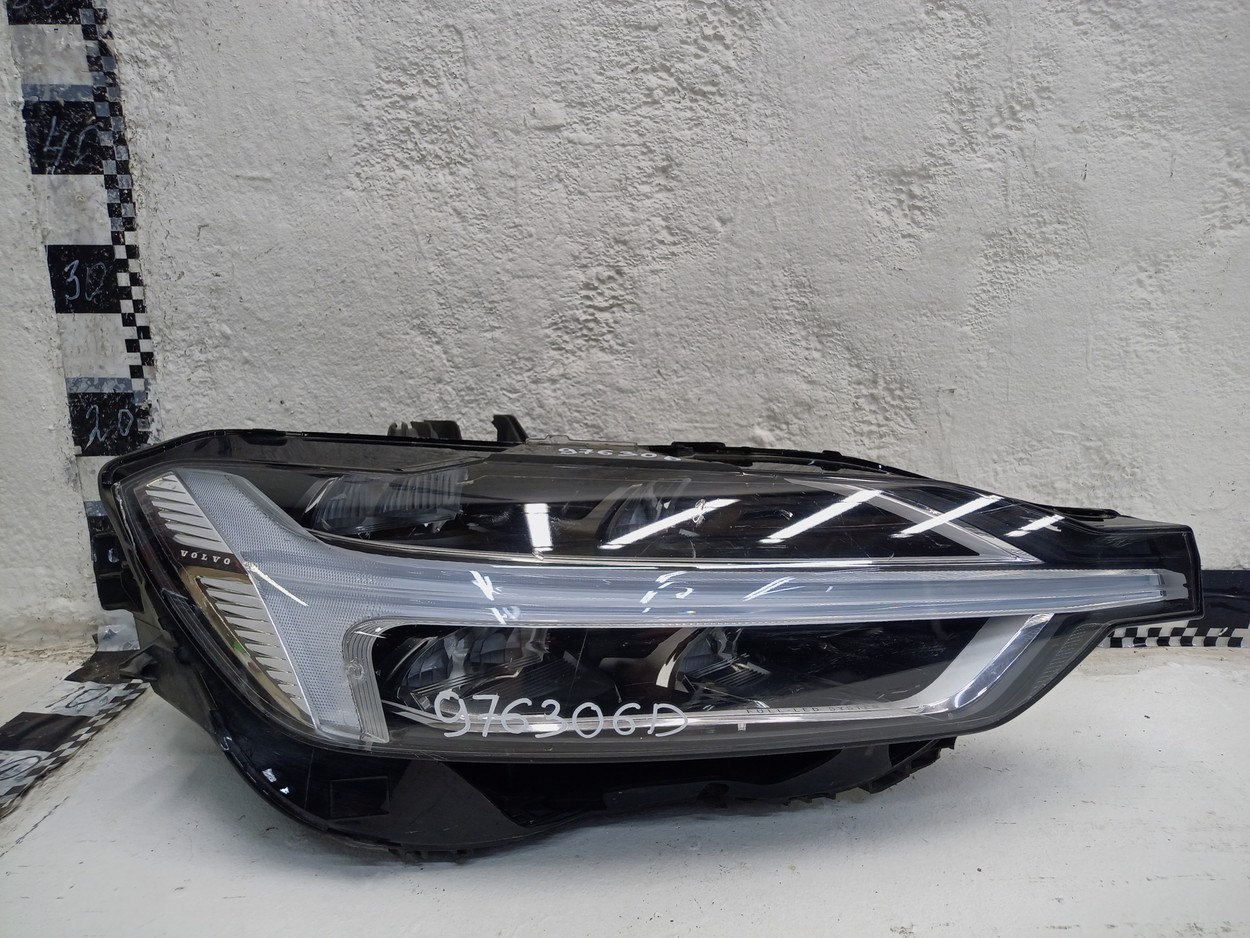 Фара передняя правая Volvo XC60 2 LED