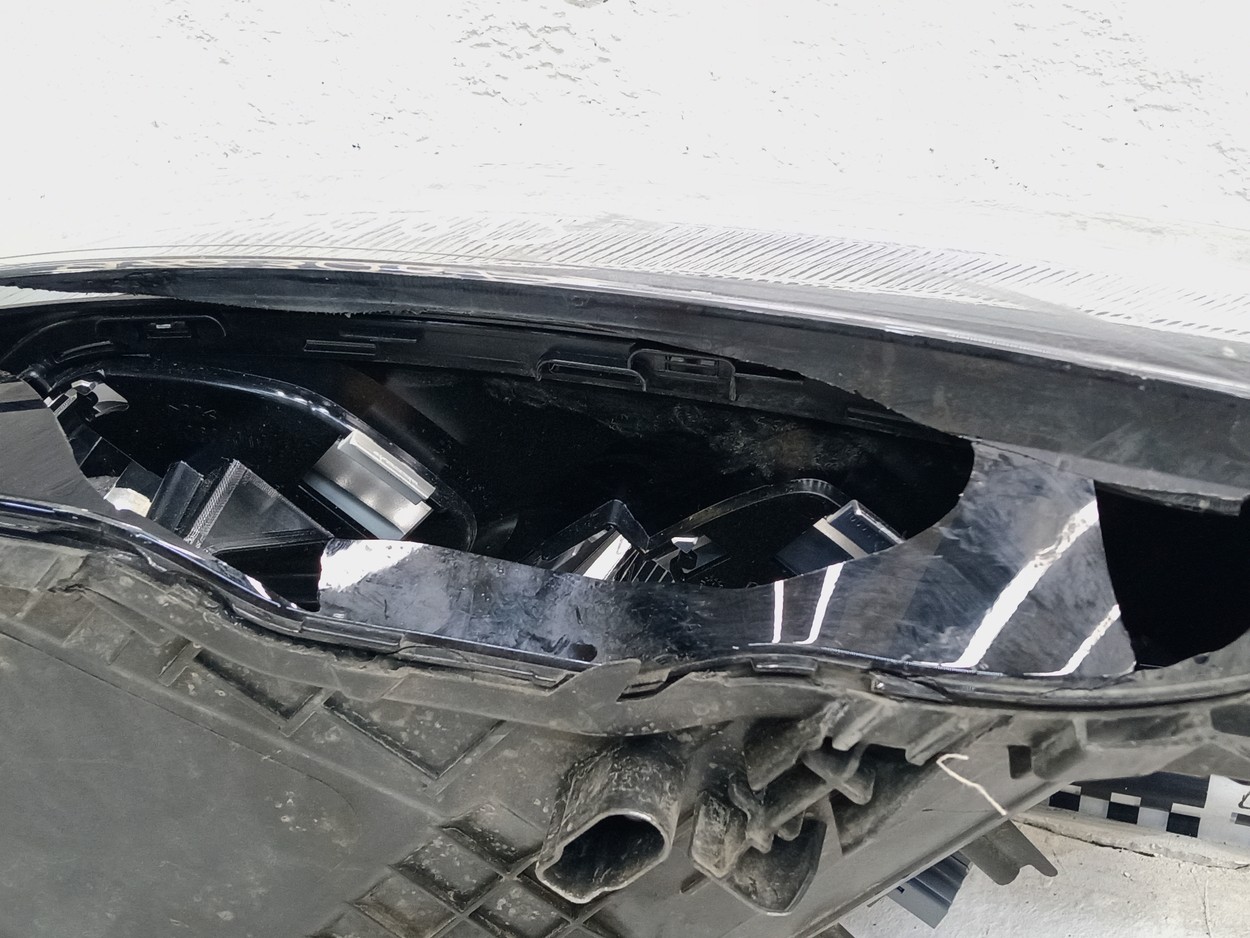 Фара передняя правая Volvo XC60 2 LED