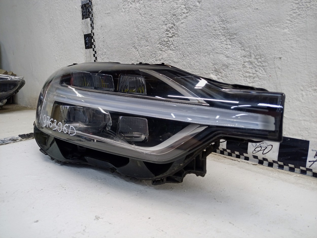 Фара передняя правая Volvo XC60 2 LED