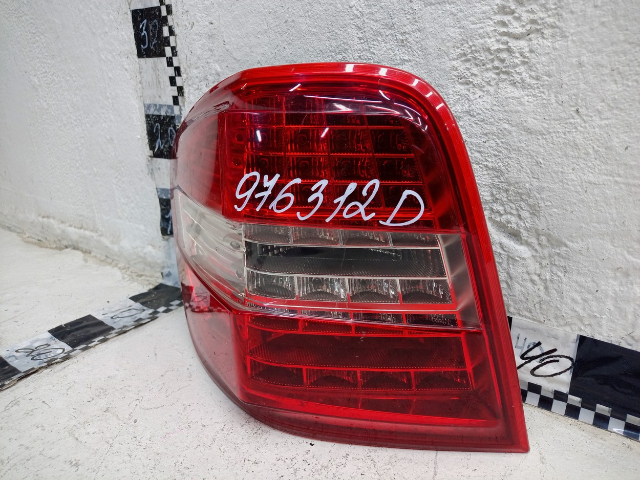 Фонарь задний левый Mercedes Benz M-Klasse W164 Restail