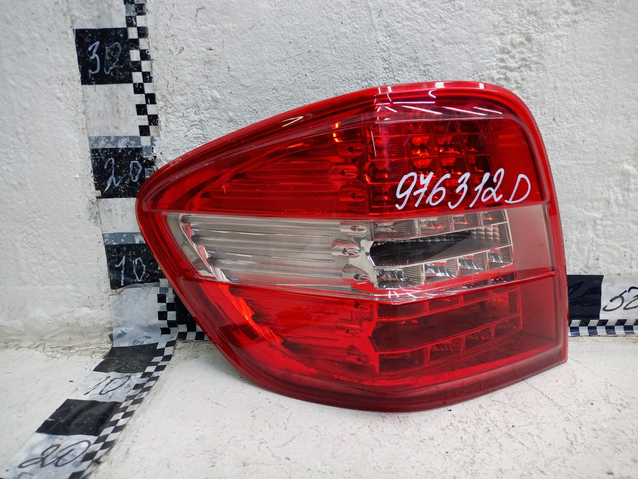 Фонарь задний левый Mercedes Benz M-Klasse W164 Restail