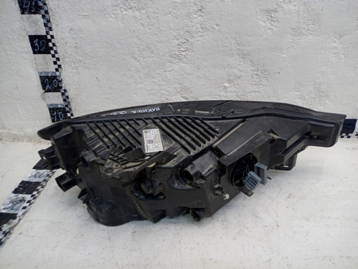 Фара передняя левая Volvo XC60 2 Restail LED