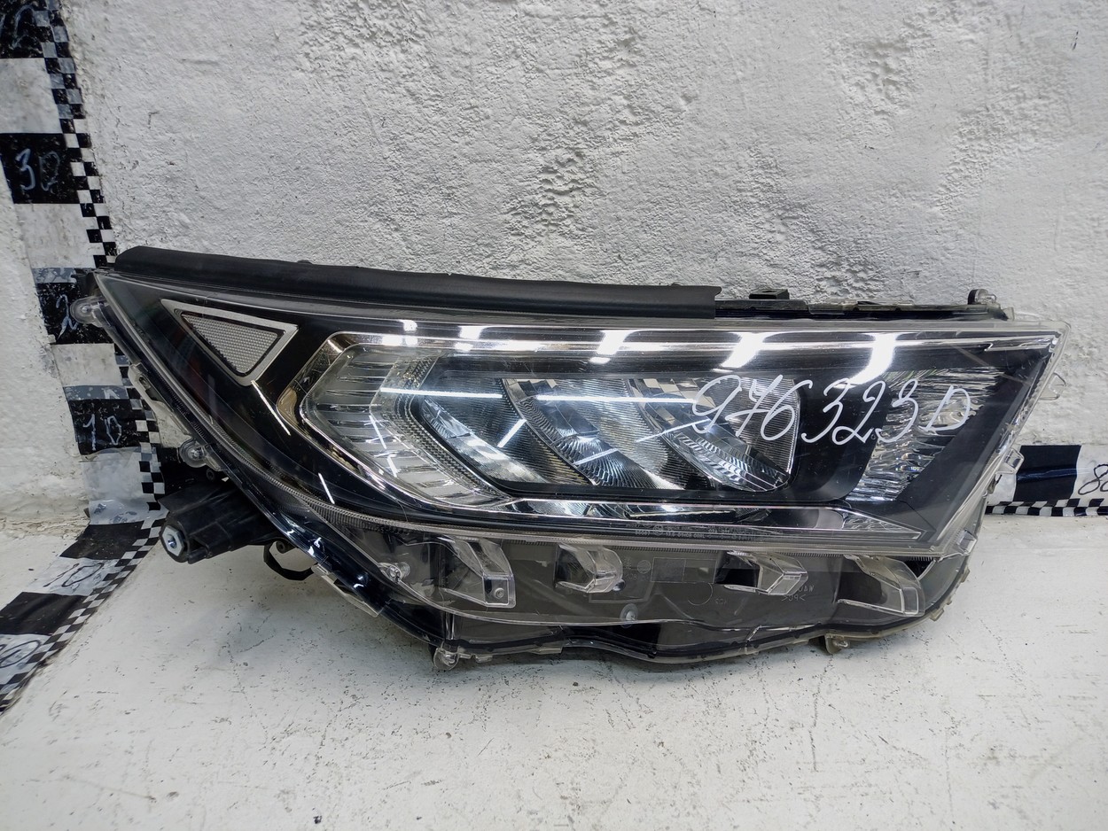 Фара передняя правая Toyota Rav4 XA50 LED