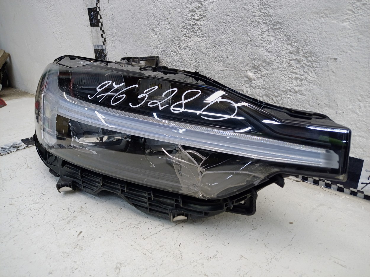 Фара передняя правая Volvo XC60 2 Restail