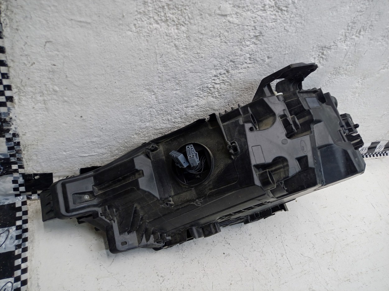 Фара передняя правая Volvo XC60 2 Restail