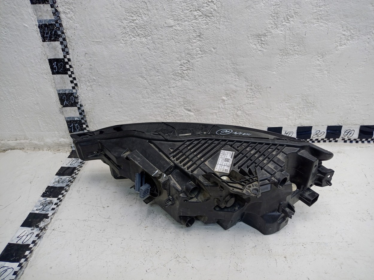 Фара передняя правая Volvo XC60 2 Restail