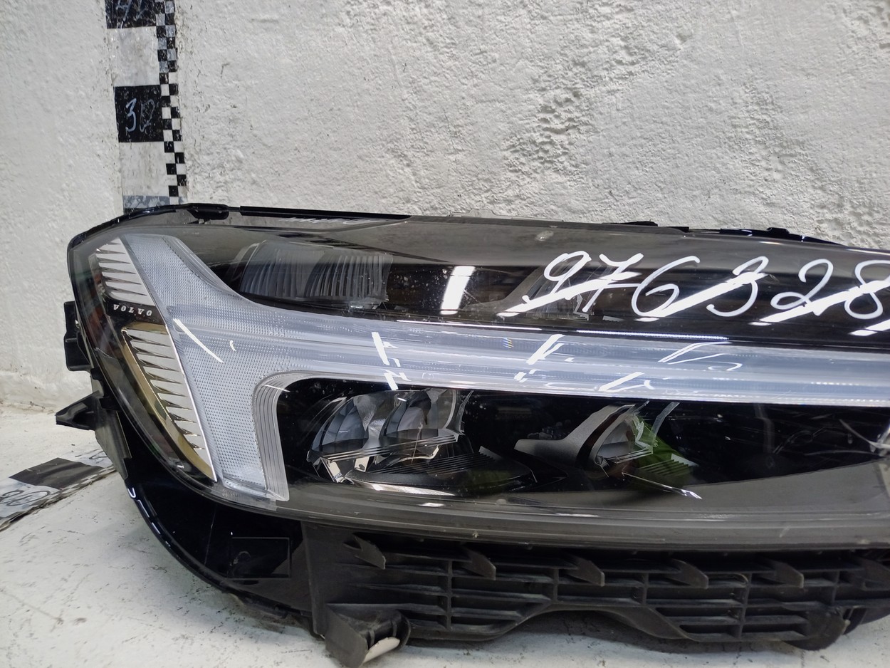 Фара передняя правая Volvo XC60 2 Restail