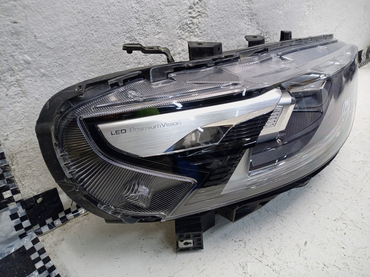 Фара передняя правая Haval F7 LED