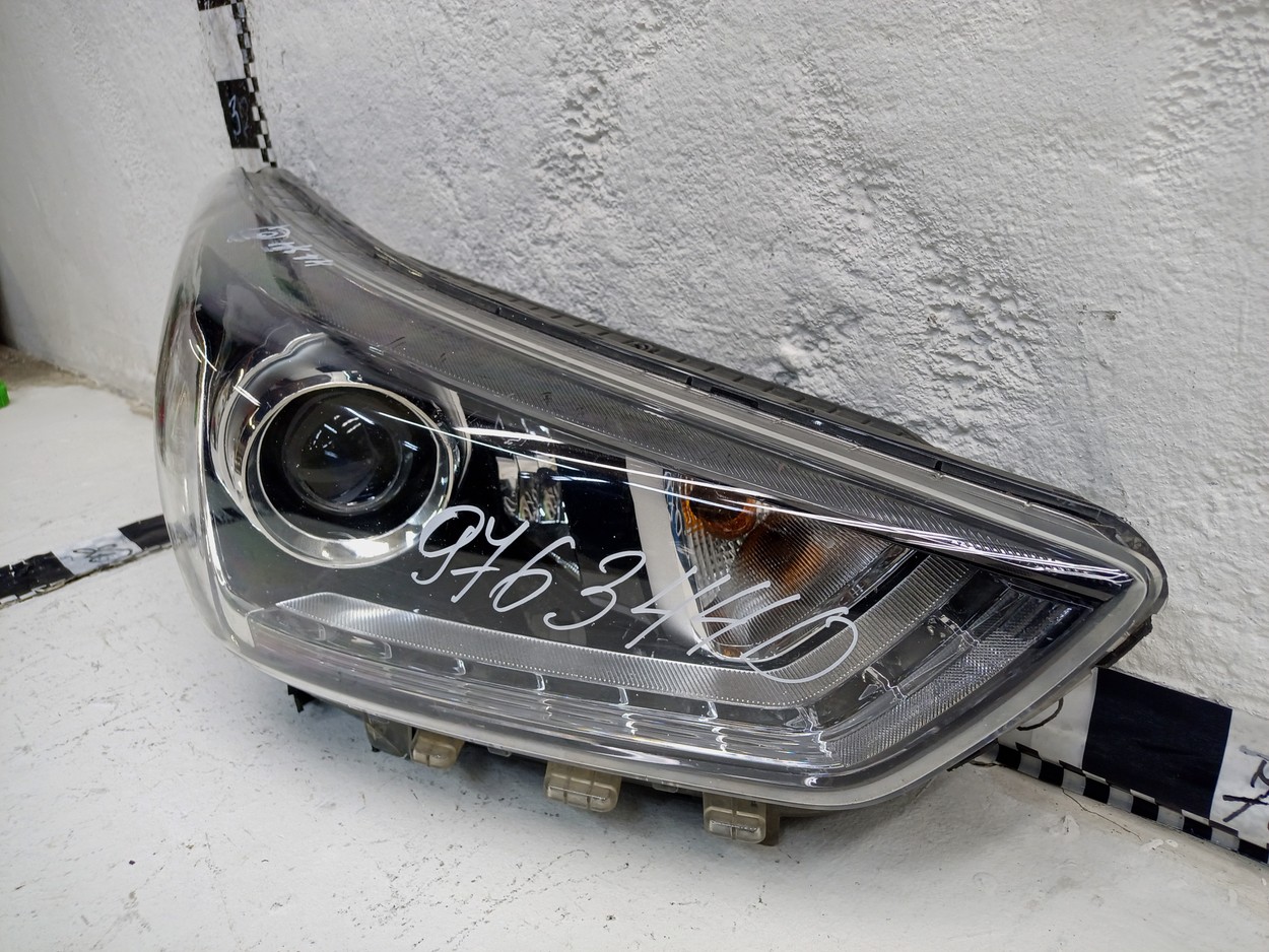 Фара передняя правая Hyundai Creta 1 линза с ДХО черная