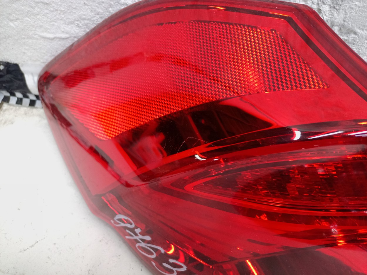 Фонарь задний левый наружный Kia Ceed 2 Hatchback 5D