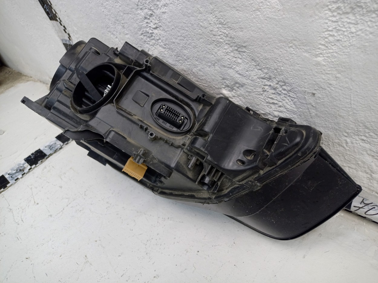 Фара передняя левая Audi A4 B8 Restail LED