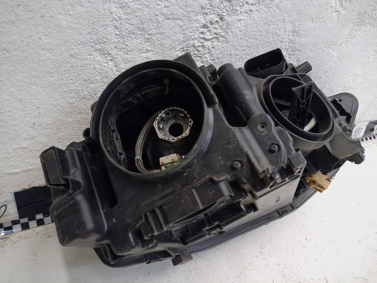 Фара передняя левая Audi A4 B8 Restail LED