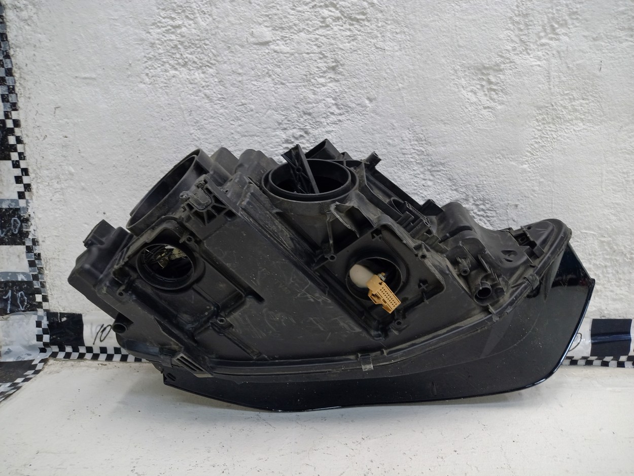 Фара передняя левая Audi A4 B8 Restail LED