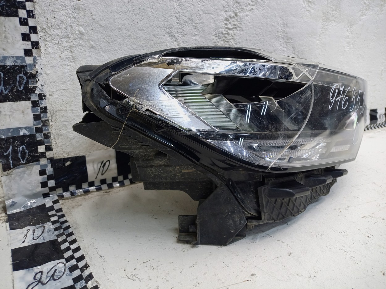 Фара передняя правая Volkswagen Polo 6 Liftback LED