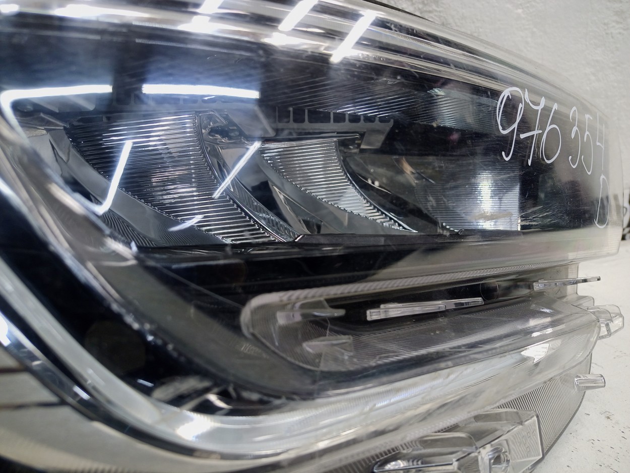 Фара передняя правая Lada Vesta 1 Restail LED