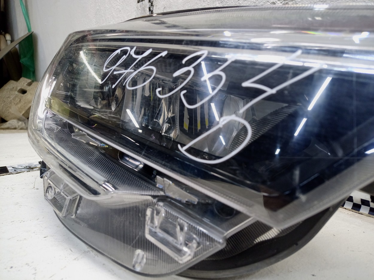 Фара передняя правая Lada Vesta 1 Restail LED