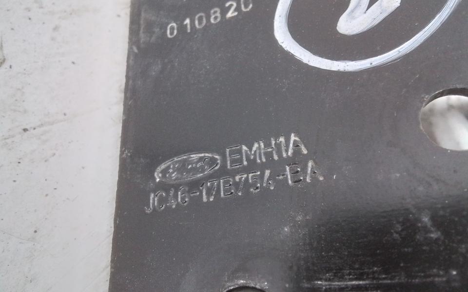 Кронштейн накладки ступеньки переднего бампера Ford F-Max