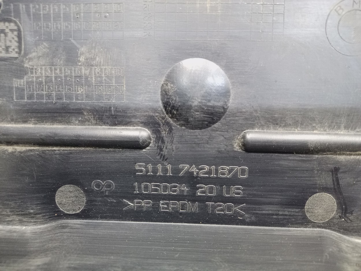 Накладка переднего бампера под номерной знак BMW X5 G05